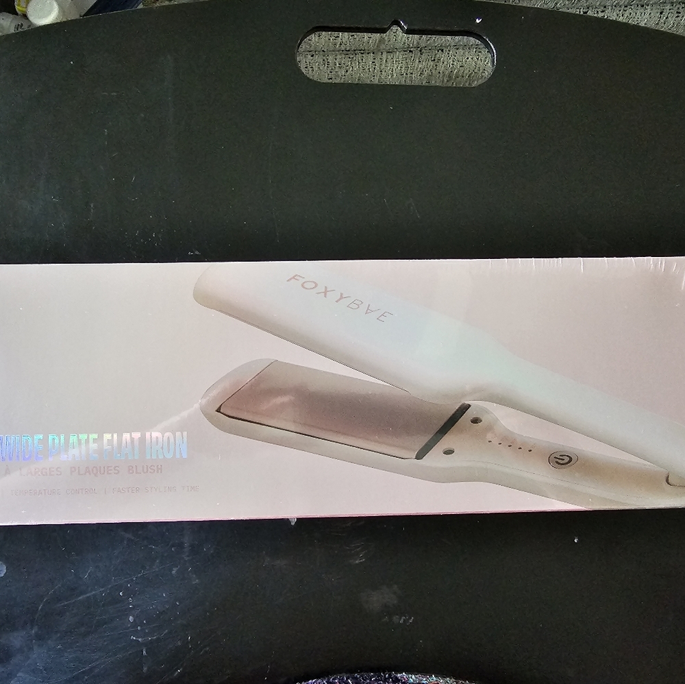 Foxybae Blush Rose Ceramic Wide Plate Flat Iron 1.75” SEALED